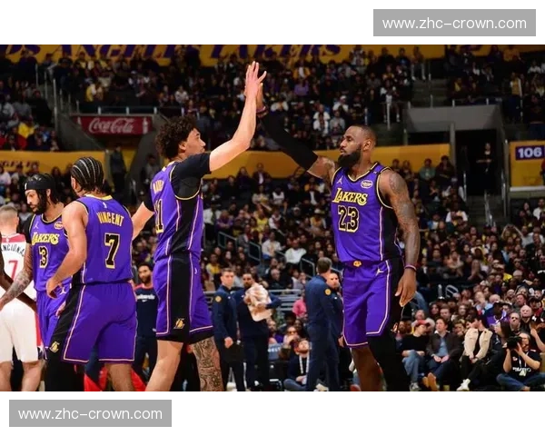 詹姆斯40岁后第27次两双 创NBA历史最年长三双纪录